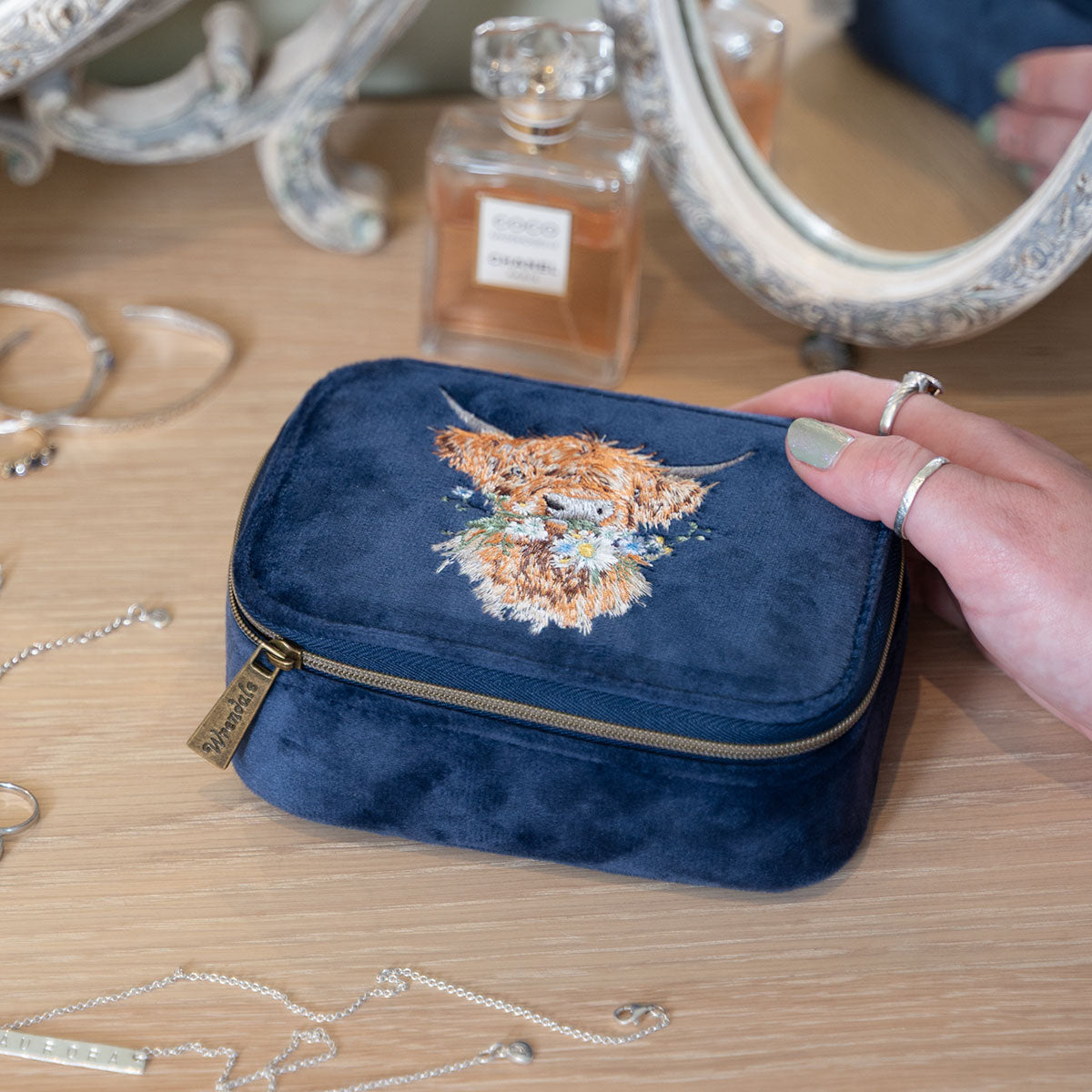 Wrendale Highland Cow Accessory Case - Daisy Coo