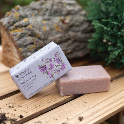 Wrendale Gardeners Soap - New Bee-ginnings
