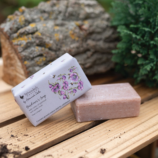 Wrendale Gardeners Soap - New Bee-ginnings