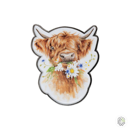 Wrendale Highland Cow Pin Badge - Daisy Coo [optimised-1040-watermarked]